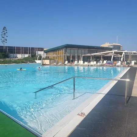 Spacious Triplex Penthouse With Resident's Pool Sliema